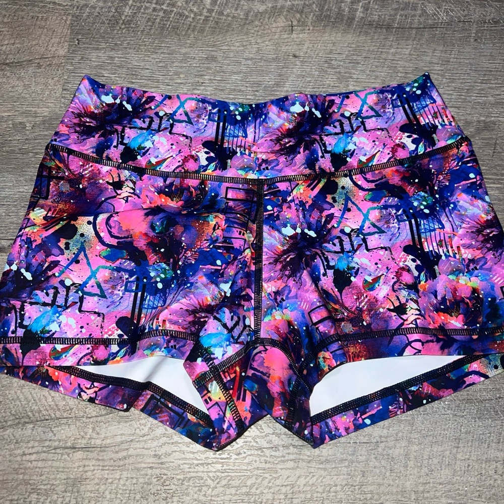 Peachy Athletic shorts 2.5” Serenity size medium Rosemarys Roses print